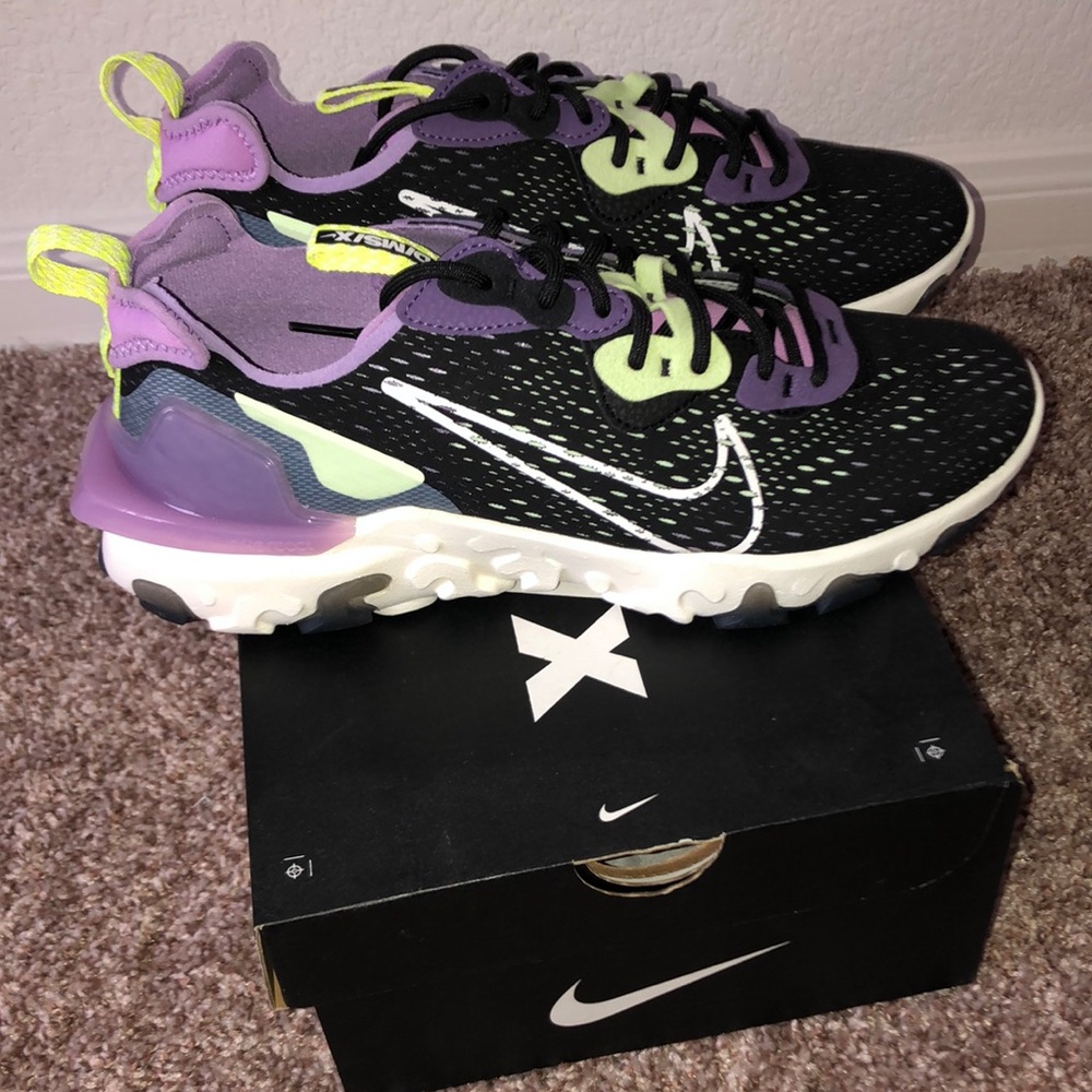 Women’s Nike NSW react vision size 10